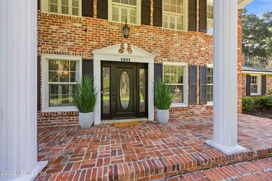 Welcome to Neptune Beach's ''Flagship House'' - a rare - photo 4