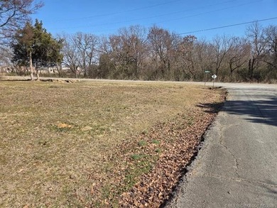 This 3BD/1BA home has been in the same family since 1956, has - photo 11