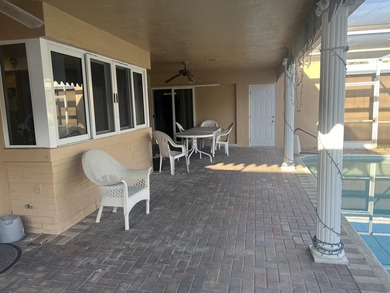Spacious well maintained 3 bedroom, 2 bathroom single family - photo 12