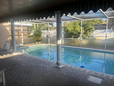 Spacious well maintained 3 bedroom, 2 bathroom single family - photo 14