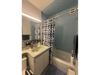 Oversized L-shaped studio apartment in excellent condition - photo 16