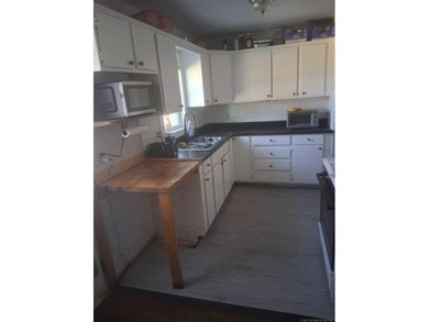This 3BD/1BA home has been in the same family since 1956, has - photo 17