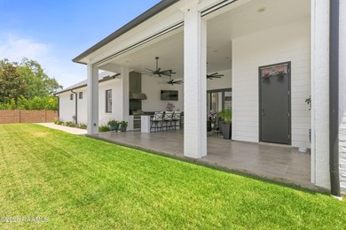 Stunning custom-built modern home, just three years old - photo 50