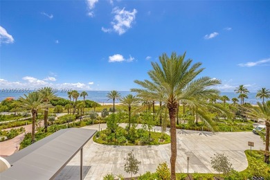 Rarely available Suite D penthouse on the 26th floor with - photo 4