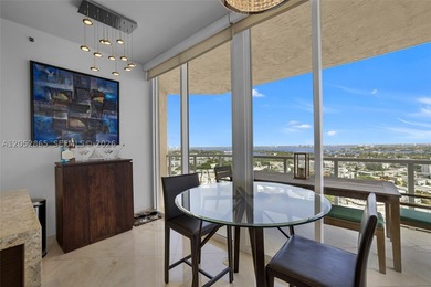 Rarely available Suite D penthouse on the 26th floor with - photo 7