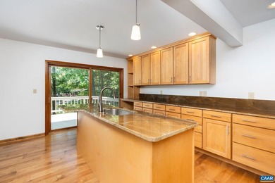 Pristine 5 bed, 3.5 bath waterfront home at Lake Monticello with - photo 19