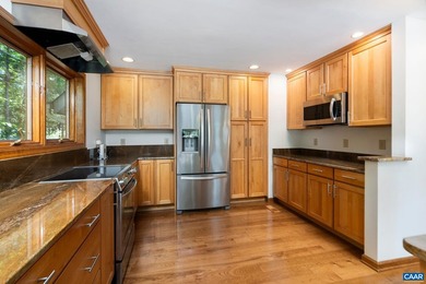 Pristine 5 bed, 3.5 bath waterfront home at Lake Monticello with - photo 25