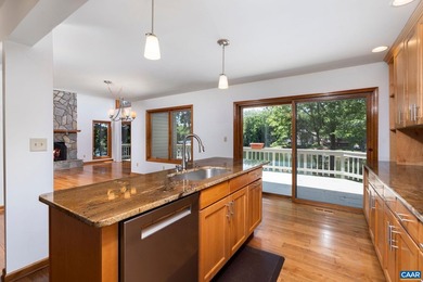 Pristine 5 bed, 3.5 bath waterfront home at Lake Monticello with - photo 29