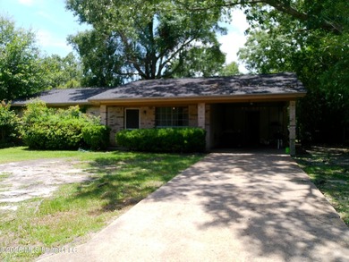 Originally a 3bdrm it has an additional bedroom add-on with it's - photo 1