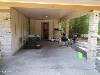 Originally a 3bdrm it has an additional bedroom add-on with it's - photo 2