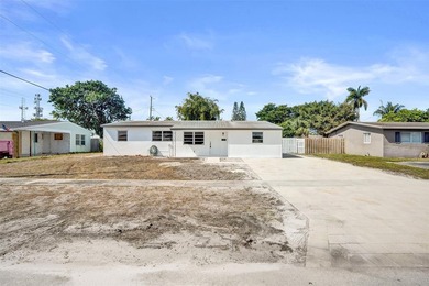 Completely renovated 4-bedroom, 3-bathroom home in desirable - photo 2