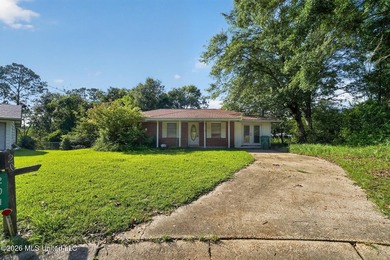 Welcome to this charming 3-bedroom, home located in the heart of - photo 1