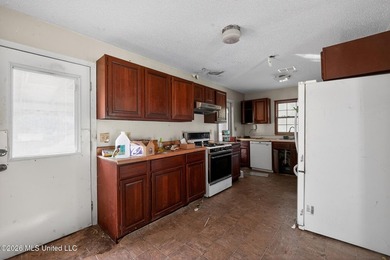 Welcome to this charming 3-bedroom, home located in the heart of - photo 6