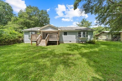 Very well built and maintained 3 Bedroom, 2 Bath home on gentle - Lake Home For Sale in Eatonton, Georgia