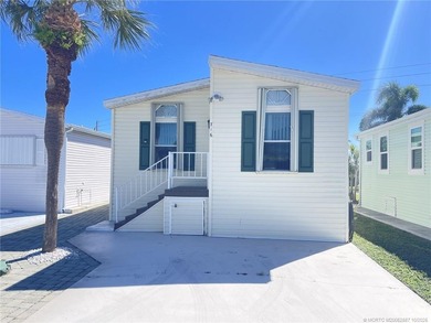 (private lake, pond, creek) Home For Sale in Jensen Beach Florida