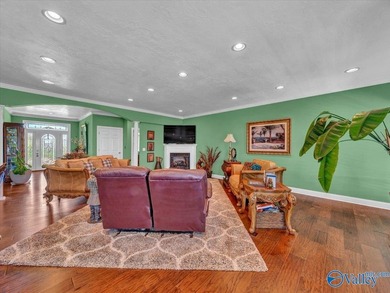 Stunning Custom-Built Home on Lookout Mountain with Breathtaking - photo 11