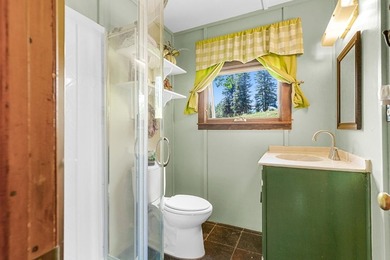 Classic 2BR/1BA mountain cabin on a peaceful 0.31-acre lot - photo 11