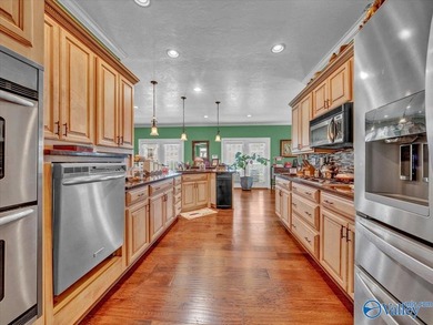 Stunning Custom-Built Home on Lookout Mountain with Breathtaking - photo 13