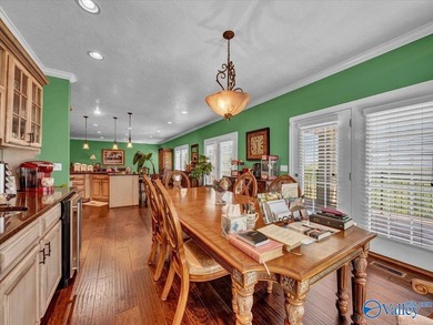 Stunning Custom-Built Home on Lookout Mountain with Breathtaking - photo 17