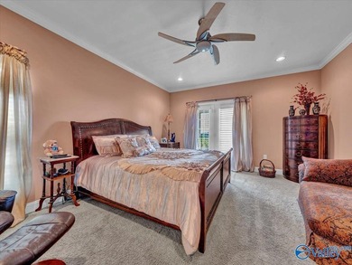 Stunning Custom-Built Home on Lookout Mountain with Breathtaking - photo 18