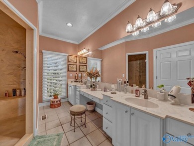 Stunning Custom-Built Home on Lookout Mountain with Breathtaking - photo 20