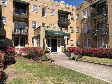 Charming historic building in the heart of Downtown! This - photo 1