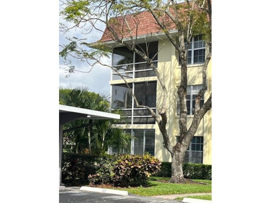 Beautifully updated third floor condo in the heart of Palm Beach - photo 2