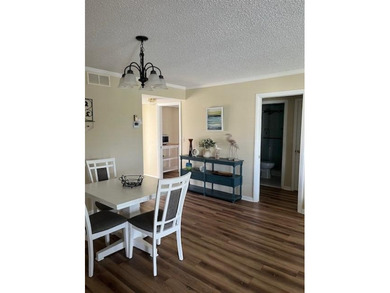 Beautifully updated third floor condo in the heart of Palm Beach - photo 4