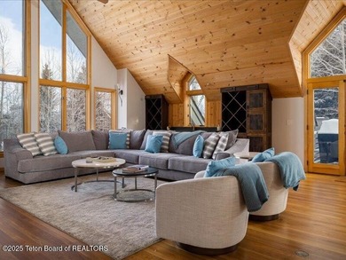 Nestled within Teton Pines, this exceptional Cluster Home offers - photo 6