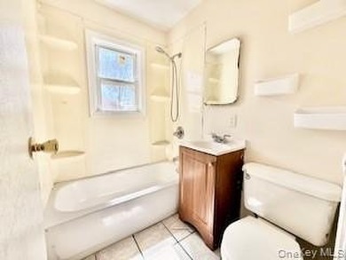 Charming Cape!!! New Kitchen, Fresh Paint, New Flooring, New - photo 12