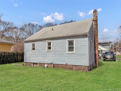 Charming Cape!!! New Kitchen, Fresh Paint, New Flooring, New - photo 14