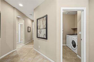 Exquisite Turnkey Retreat - Fully Furnished! This stunning - photo 16