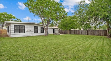 Welcome to 1506 Crosby in the growing city of Portland, TX! This - photo 17