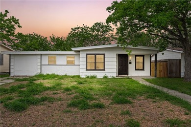 Welcome to 1506 Crosby in the growing city of Portland, TX! This - photo 19