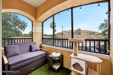 Beautifully updated 2 bedroom, 1 bath two-story corner unit - photo 21