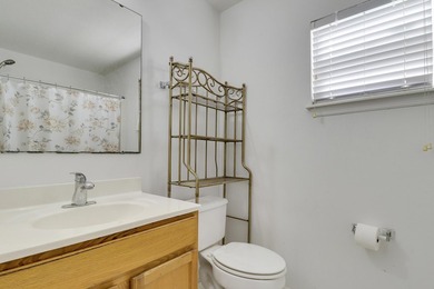 Beautiful 4-bedroom, 2-bath home located in the desirable - photo 21