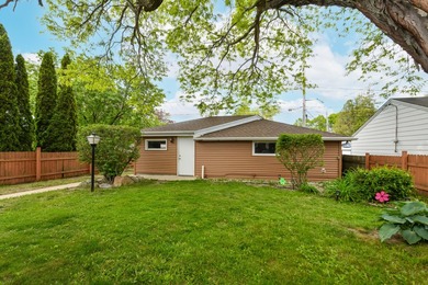 Cute as a button! Just a short distance away from Lake MI - photo 23