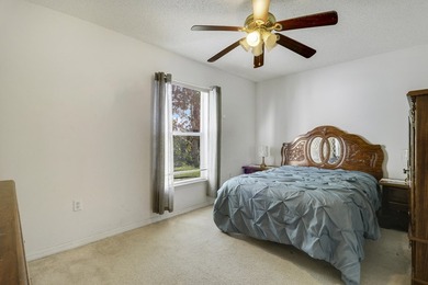 Beautiful 4-bedroom, 2-bath home located in the desirable - photo 23