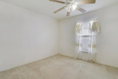 Beautiful 4-bedroom, 2-bath home located in the desirable - photo 28