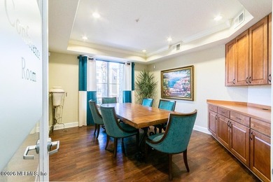 Beautifully updated 2 bedroom, 1 bath two-story corner unit - photo 29