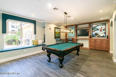 Beautifully updated 2 bedroom, 1 bath two-story corner unit - photo 32