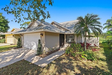 Perfectly positioned along the fairway and just a short walk to - photo 2