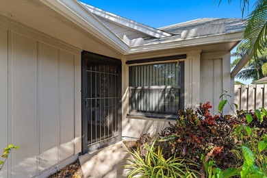 Perfectly positioned along the fairway and just a short walk to - photo 4