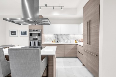 Rarely available and the best value in the building, this - photo 2