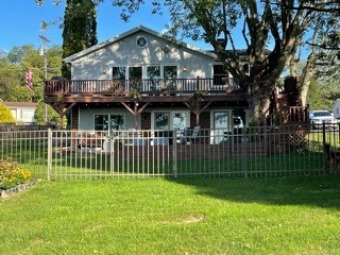 Charming Waterfront Property - Lake Home For Sale in East Berlin, Pennsylvania
