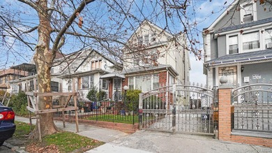 Welcome home! Discover the perfect Blend of space, comfort, and - photo 2