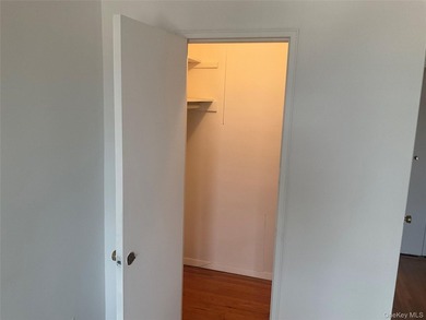 Freshly painted, cleaned, and ready to go. Oversized bedroom - photo 11