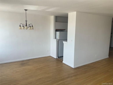 Freshly painted, cleaned, and ready to go. Oversized bedroom - photo 12
