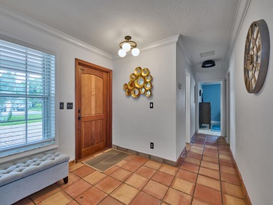 Welcome to your charming and bright Royal Oak Hills home in Boca - photo 17