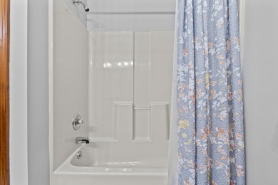 Priced below appraisal, Motivated Seller! This home could easily - photo 20